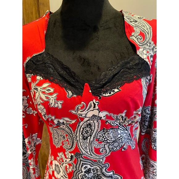 Linea Donatella Size Small Red Black Paisley Top w/Lace Neckline Sexy! - Picture 3 of 9